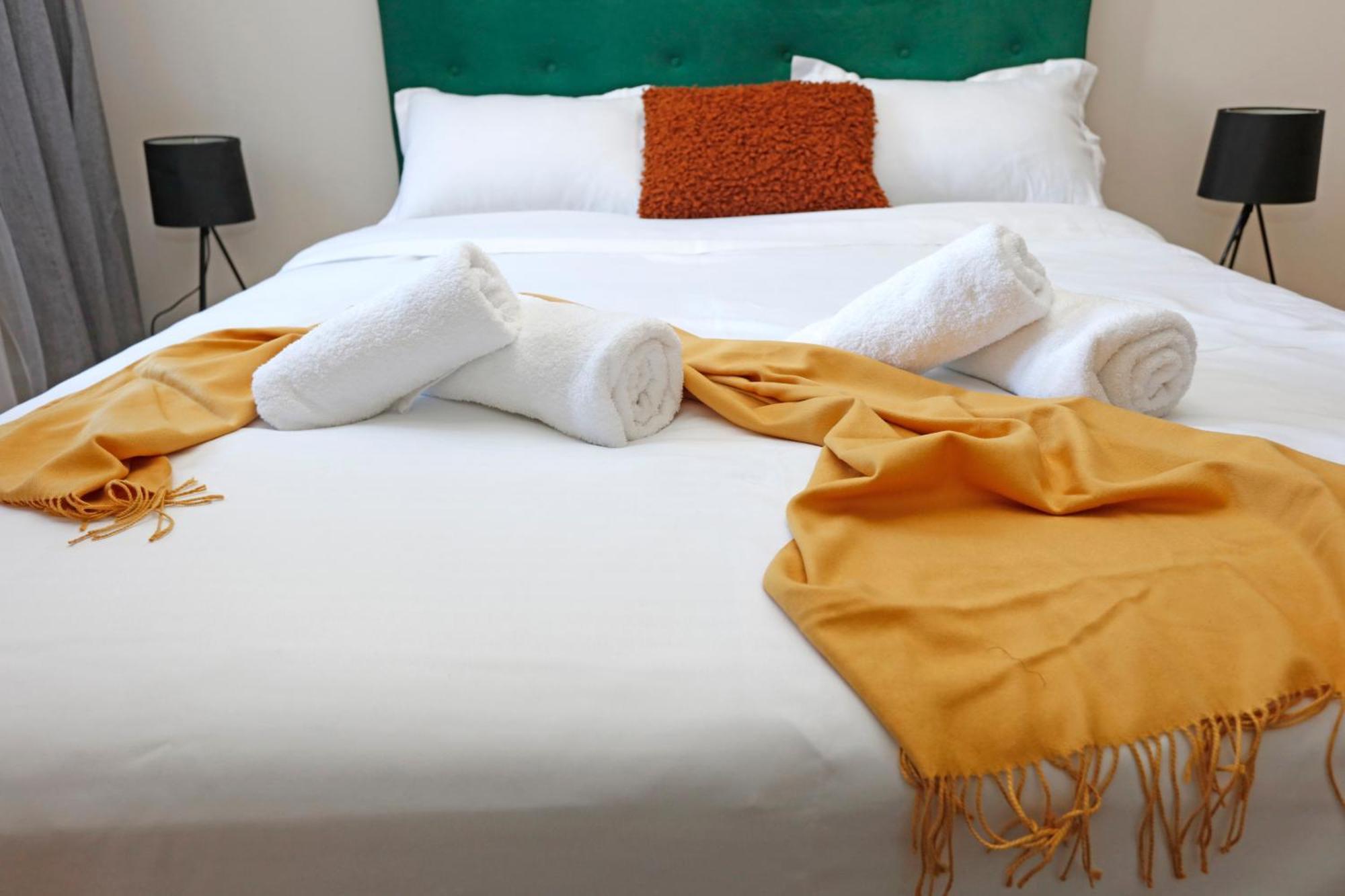 Peaceful Getaway - Generous 3-Bedroom Sanctuary - Close To Historic Old Town Bükreş Dış mekan fotoğraf