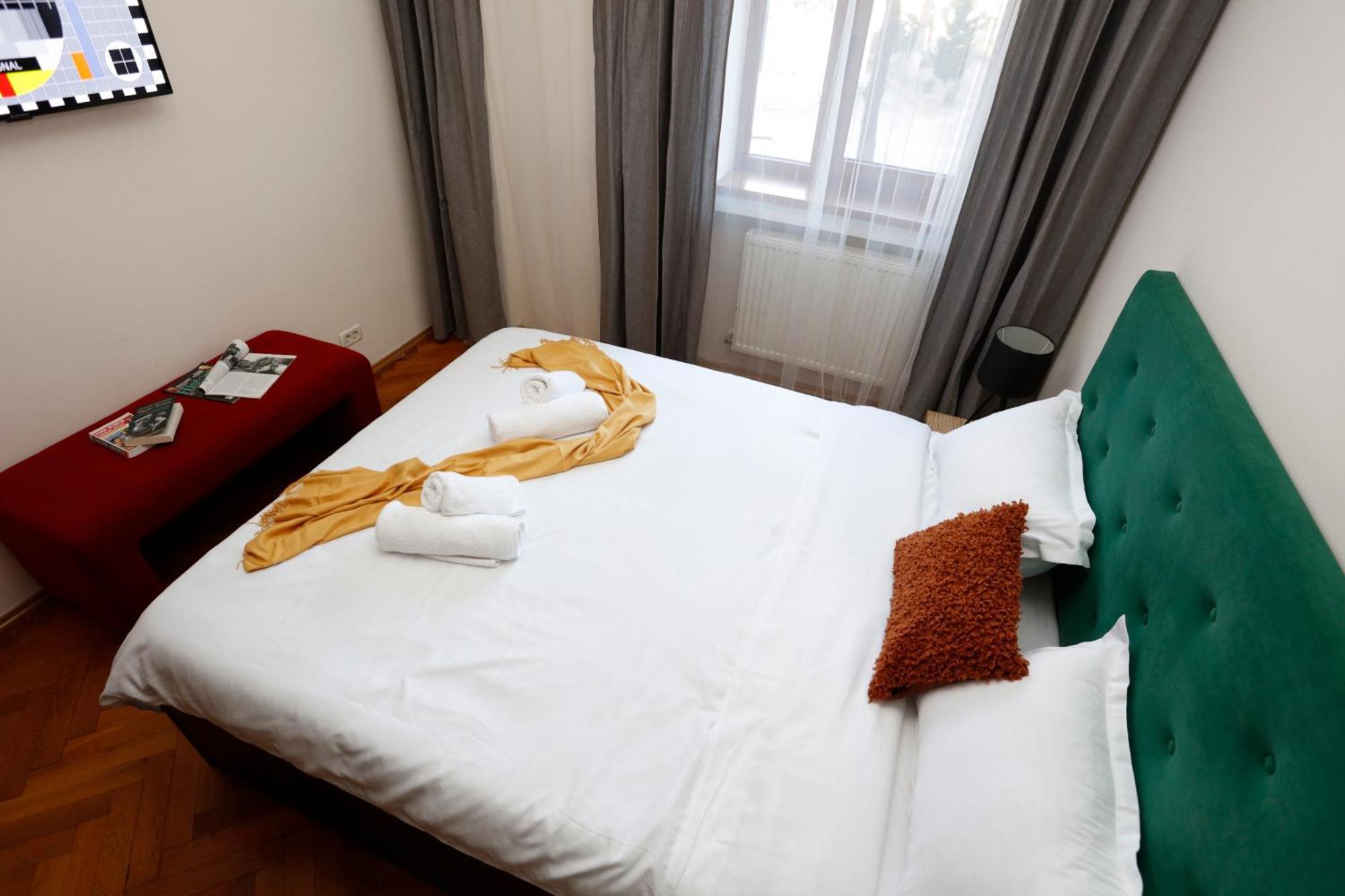 Peaceful Getaway - Generous 3-Bedroom Sanctuary - Close To Historic Old Town Bükreş Dış mekan fotoğraf