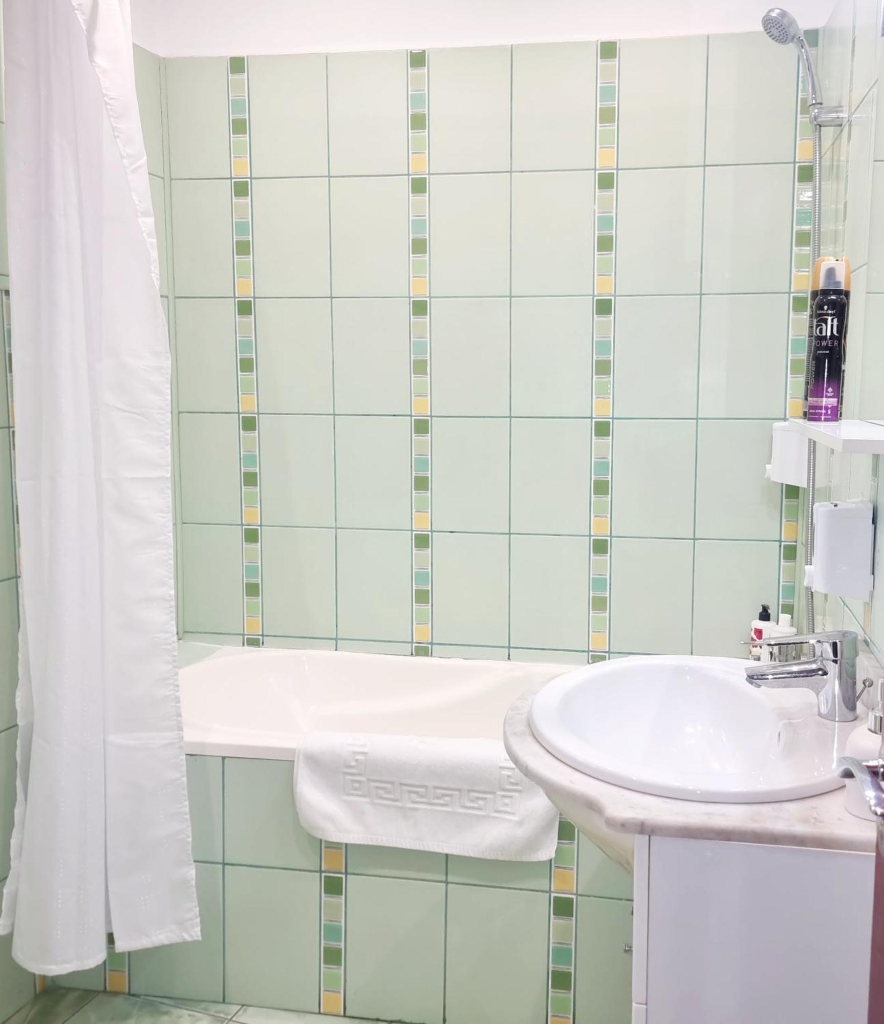 Peaceful Getaway - Generous 3-Bedroom Sanctuary - Close To Historic Old Town Bükreş Dış mekan fotoğraf