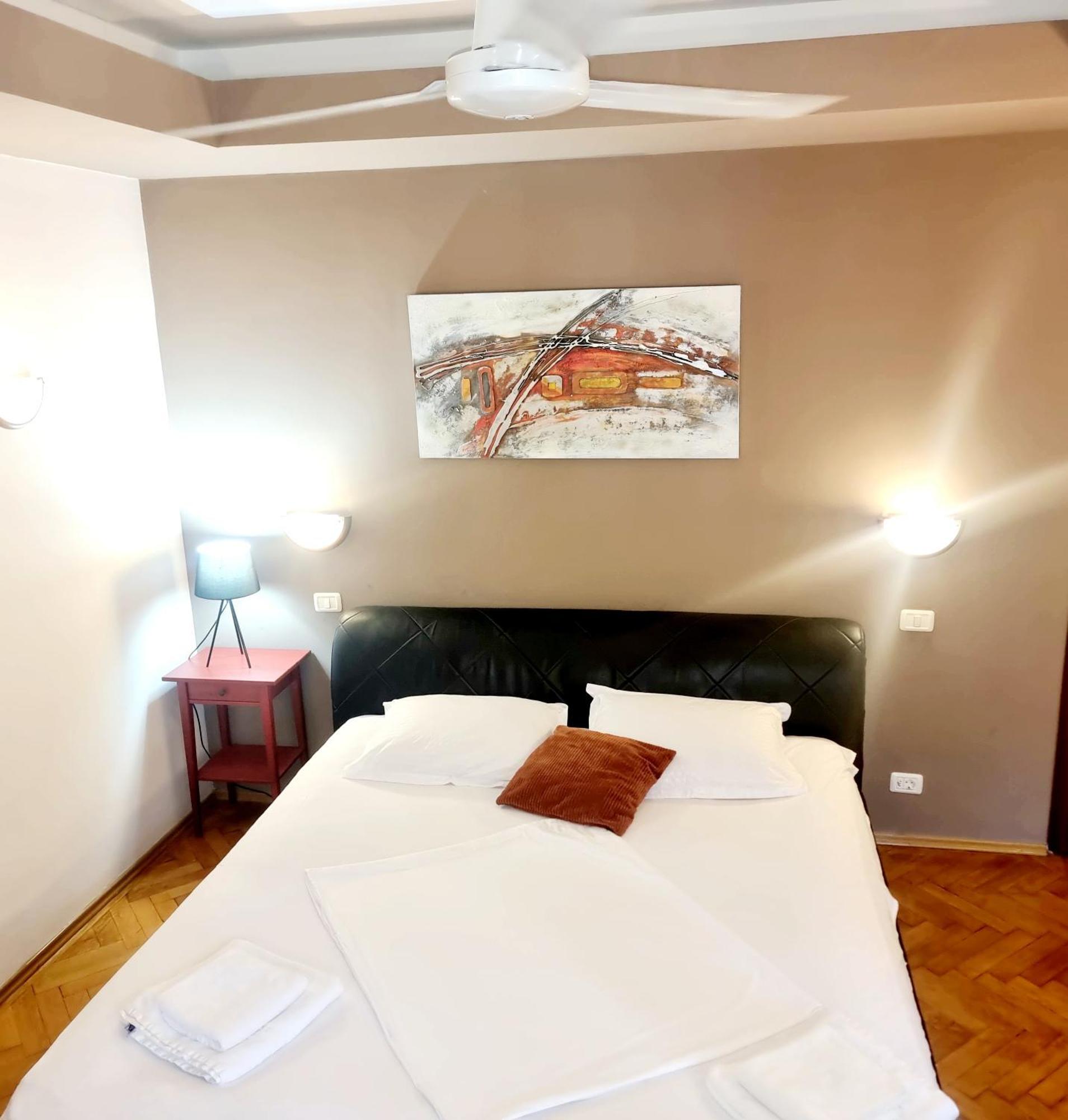 Peaceful Getaway - Generous 3-Bedroom Sanctuary - Close To Historic Old Town Bükreş Dış mekan fotoğraf