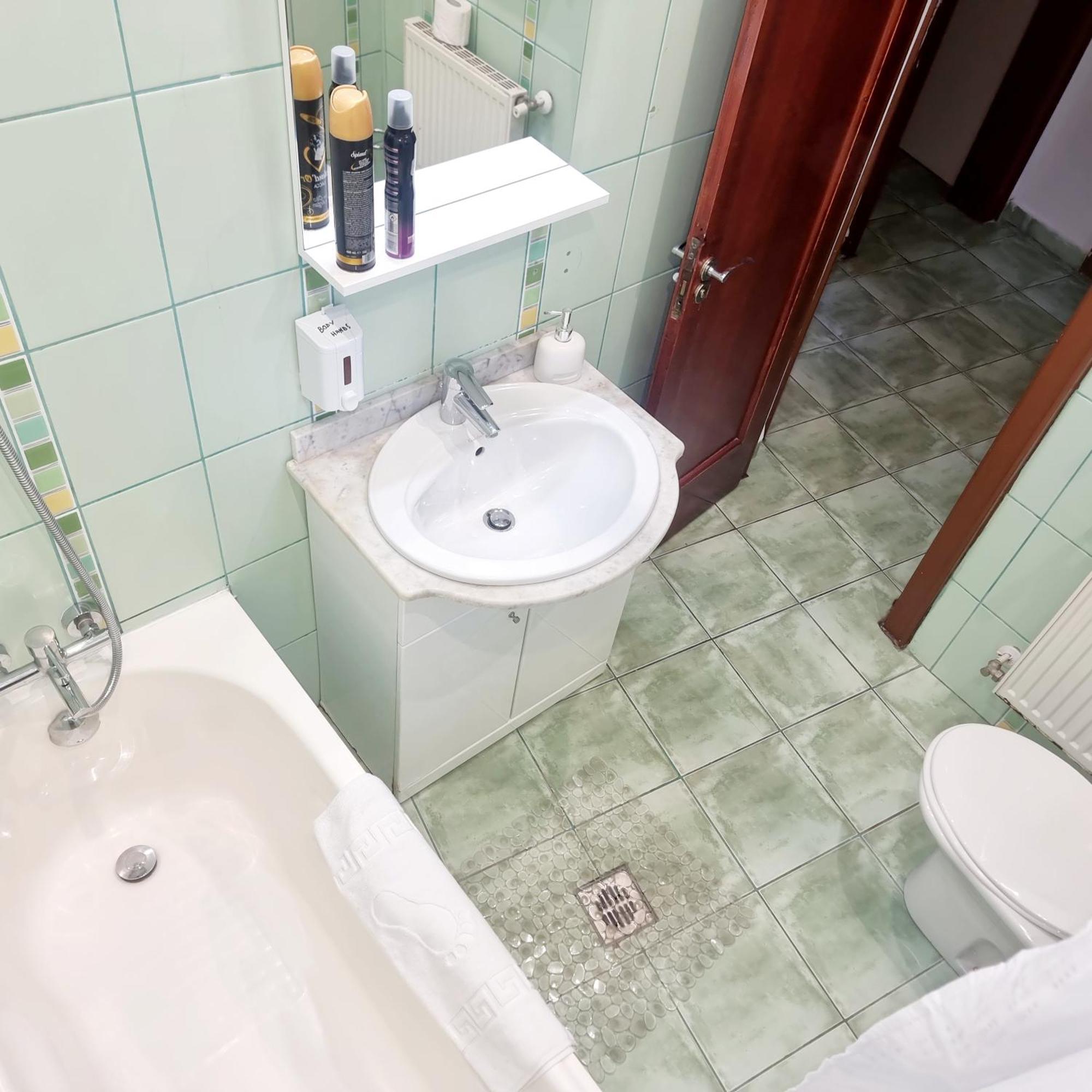 Peaceful Getaway - Generous 3-Bedroom Sanctuary - Close To Historic Old Town Bükreş Dış mekan fotoğraf