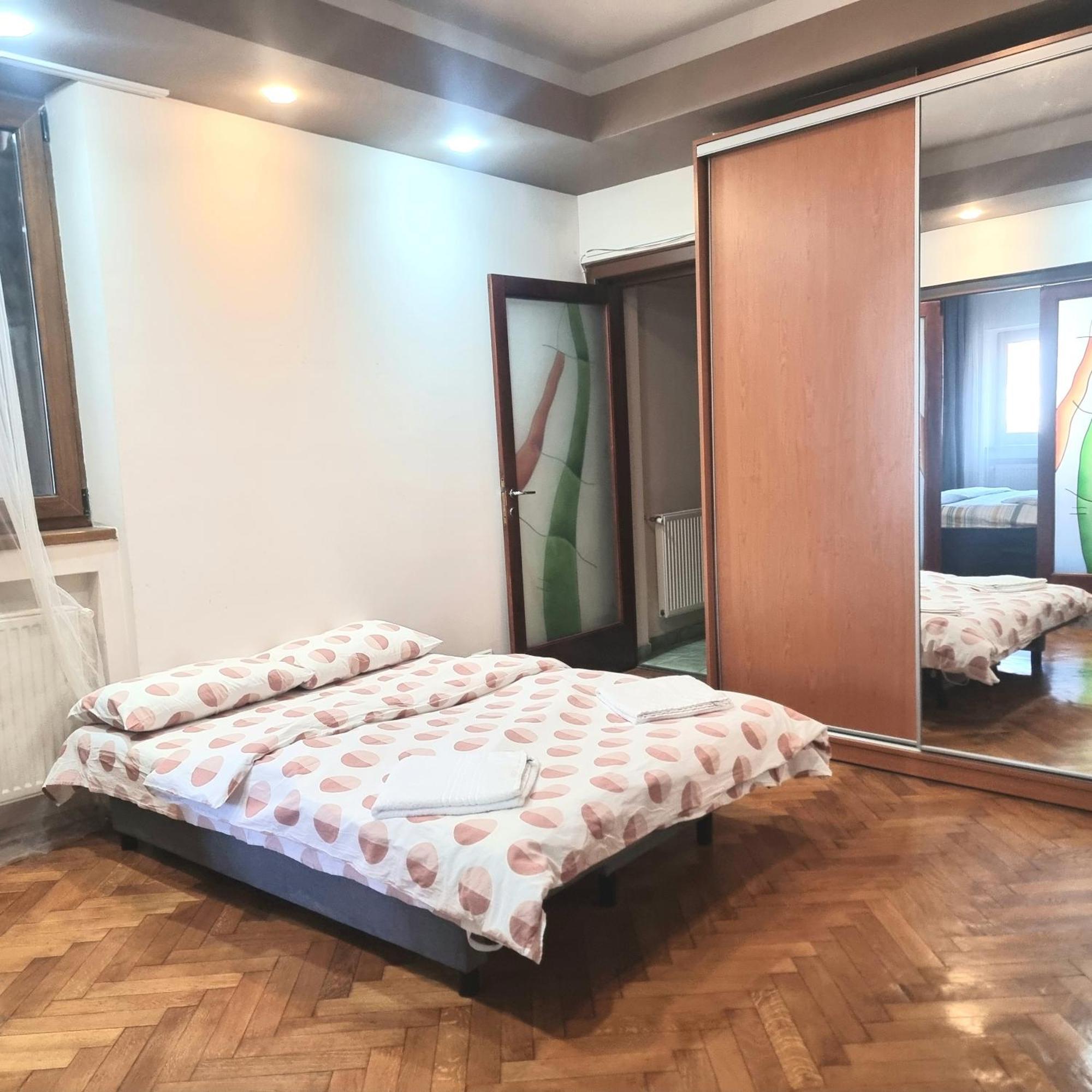 Peaceful Getaway - Generous 3-Bedroom Sanctuary - Close To Historic Old Town Bükreş Dış mekan fotoğraf