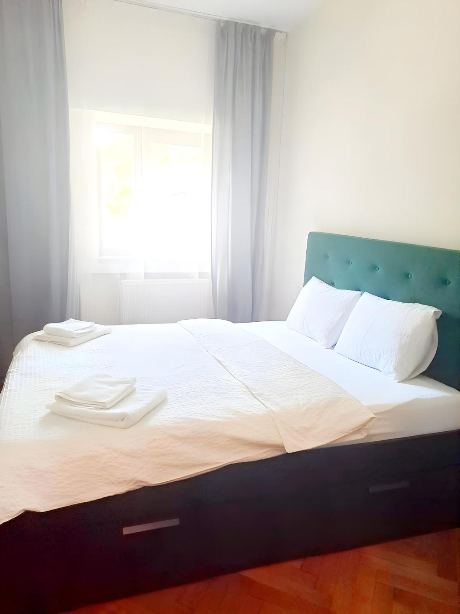 Peaceful Getaway - Generous 3-Bedroom Sanctuary - Close To Historic Old Town Bükreş Dış mekan fotoğraf